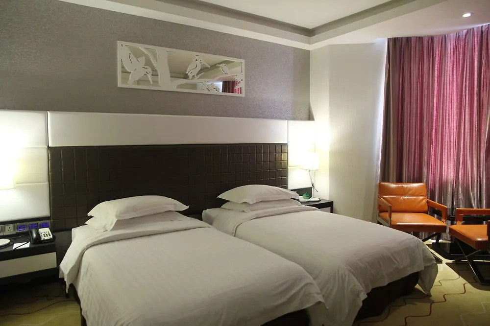 Promenade Hotel Kota Kinabalu 4*,